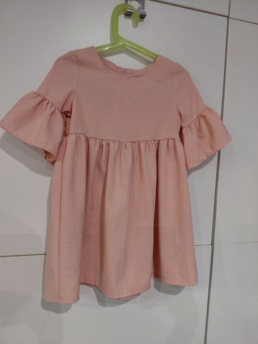 Różowa sukienka wizytowa