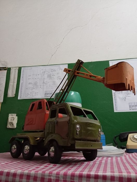 Игрушки машинки СССР. Экскаватор - СиМ