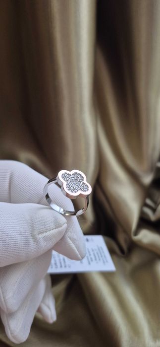 Продам  роскошный  серебрянный  набор с золотыми  накладками