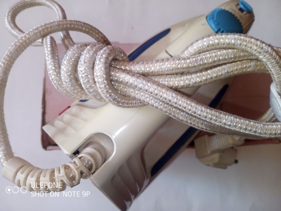 Продам утюг Deloni