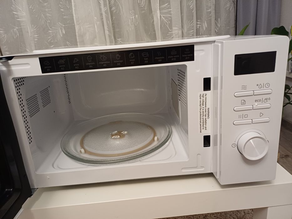 Мікрохвильова піч GORENJE MO20A3WH у задовільному стані.