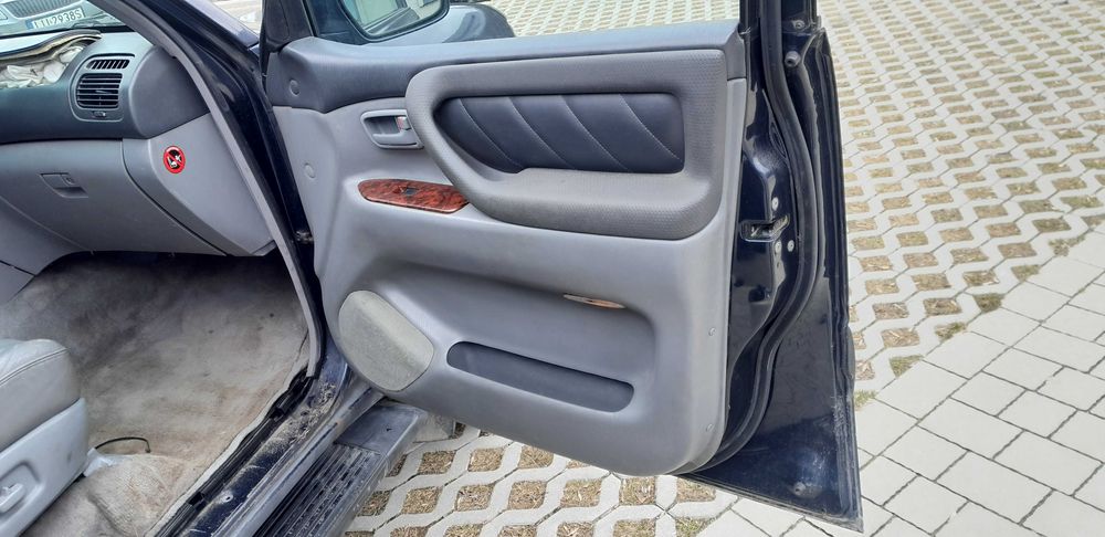 Toyota Land Cruiser 100 wnętrze kompletne