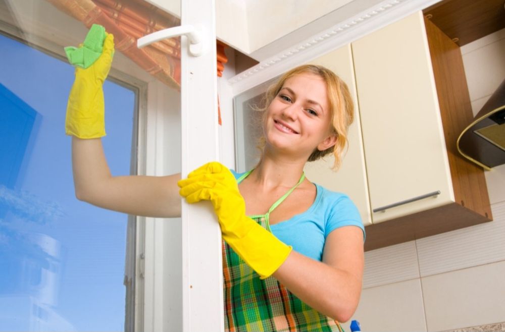 МИТТЯ ВІКОН, Прибирання.