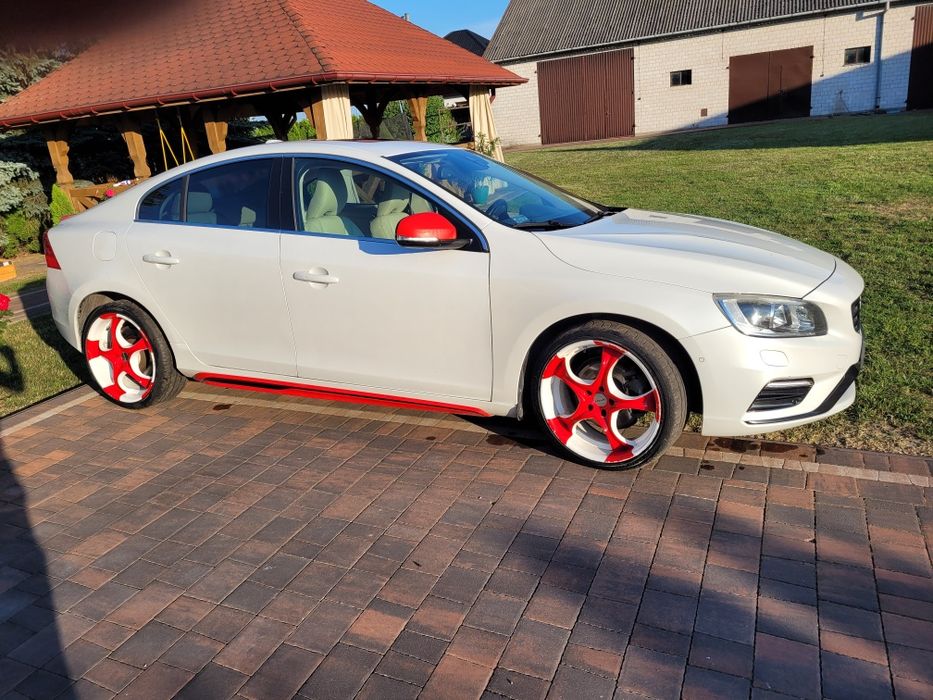 VOLVO S60 rok 2015 benzyna