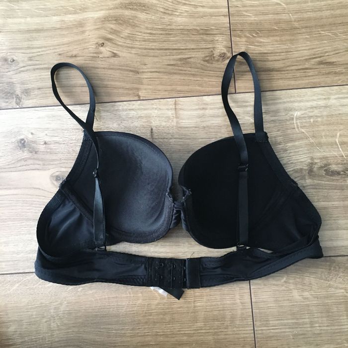 Czarny Biustonosz - Gładki Stanik Sinsay 75A