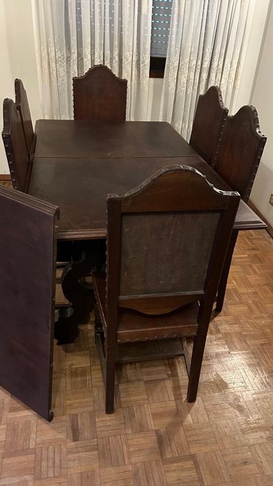 Mesa vintage com 6 cadeiras