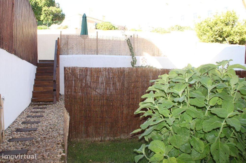 Apartamento T2 com piscina e jardim em Oeiras