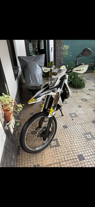 Yamaha WR125R.