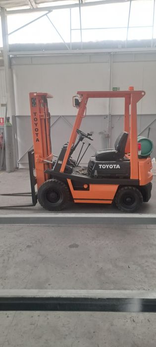Empilhador toyota 1.500 Kg