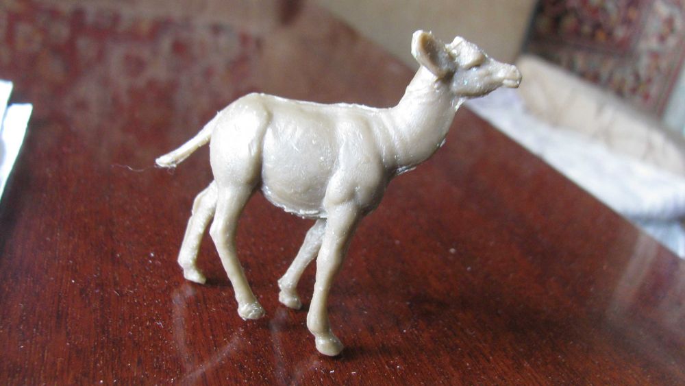Косуля  игрушка пластиковая
