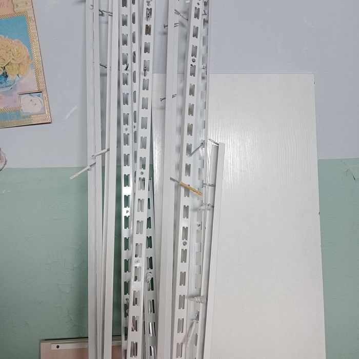 Крепление на стену под полки