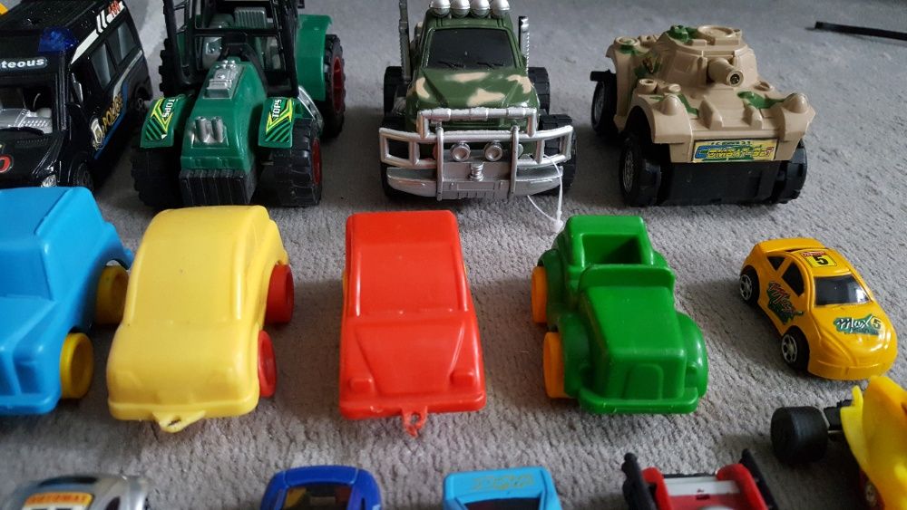 Auta, ciuchcia, czołg, F1, helikopter 25 szt.