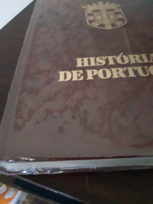 Varios livros : 2 livros de história  novos , 4 livros de colecção + 1