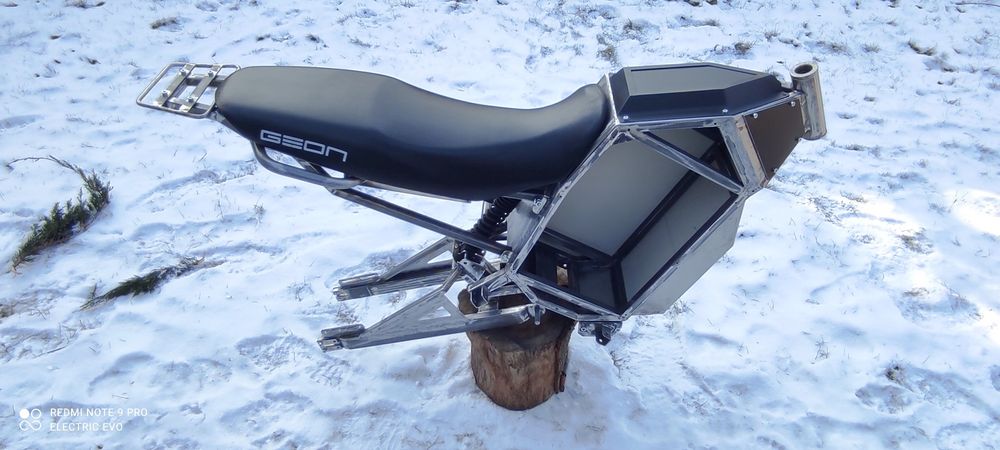 Прострова рама для будівництва електричного байка