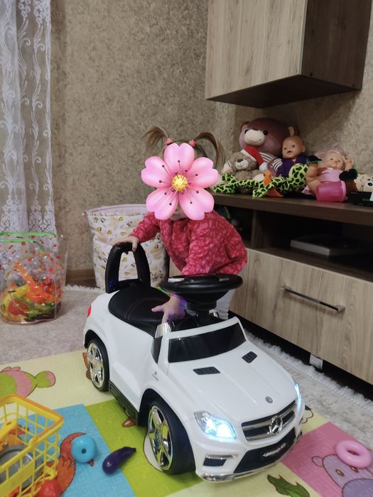 Дитяча машинка толокар