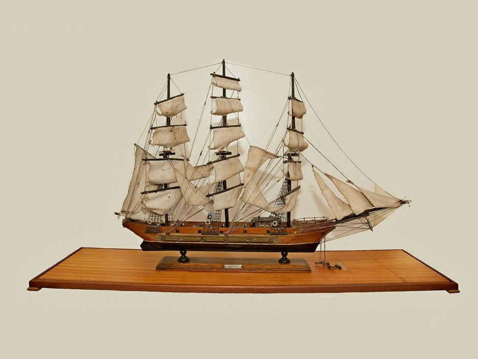 Medalhão com Nau dos Descobrimentos - Mestre Vicente