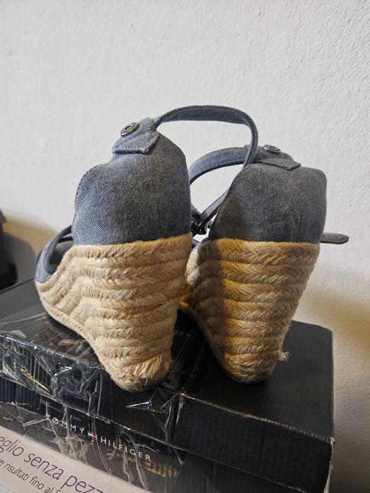 Sandalki Tommy Hilfiger jeans 39 koturna