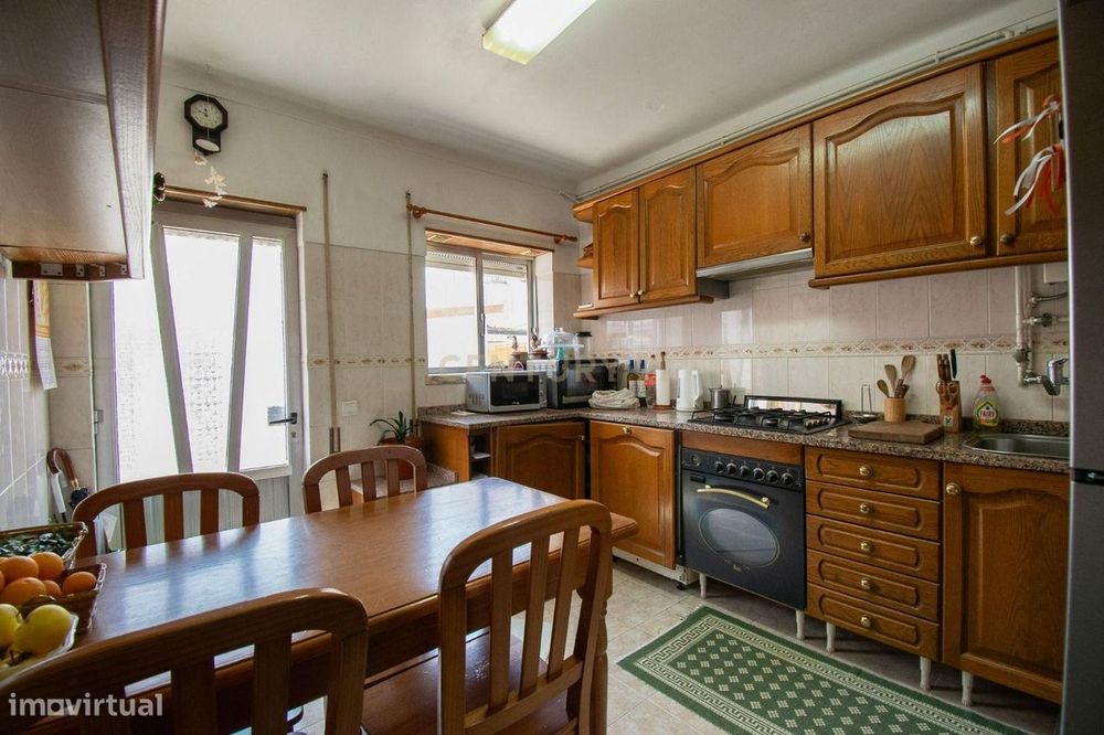 Apartamento T3 + G em S. Martinho do Bispo