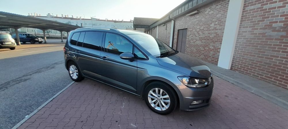 Selling a 2016 Volkswagen Touran in good condition.