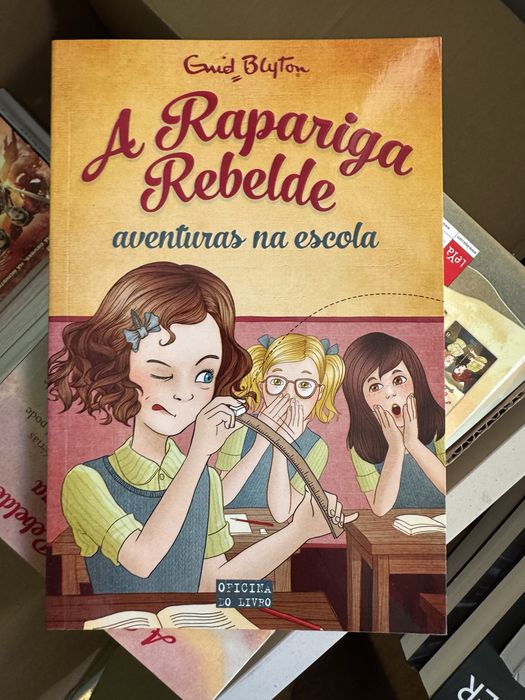 Varios livros de Os cinco/o misterio/as gemeas entre outros