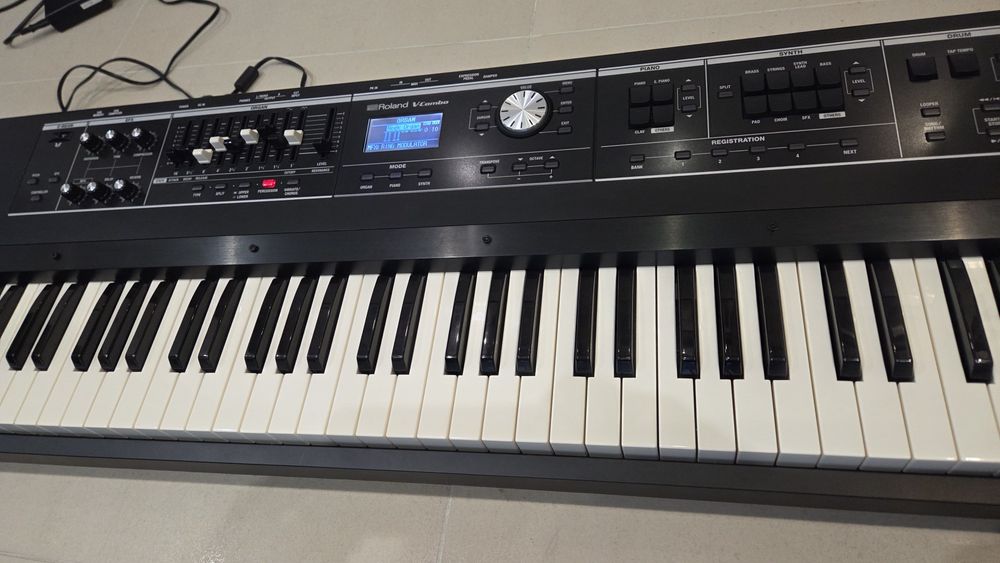 ROLAND VR-730 + Pokrowiec