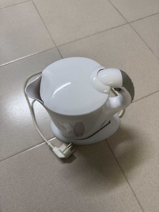 Chaleira Clatronic branca