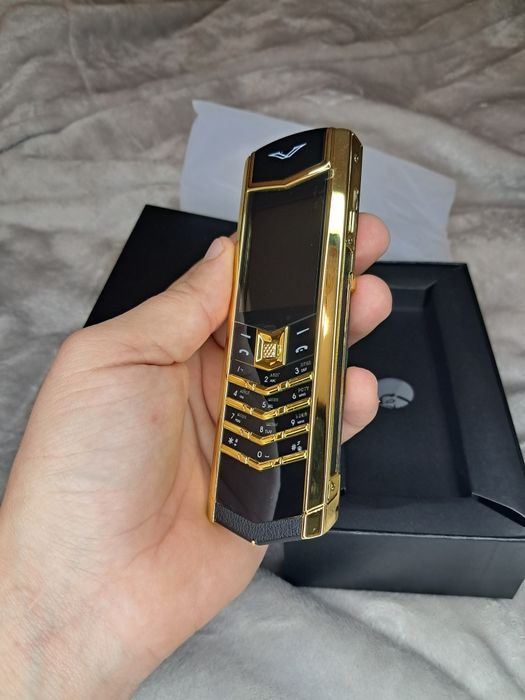 Новий VERTU Signature з функцією заміни голосу