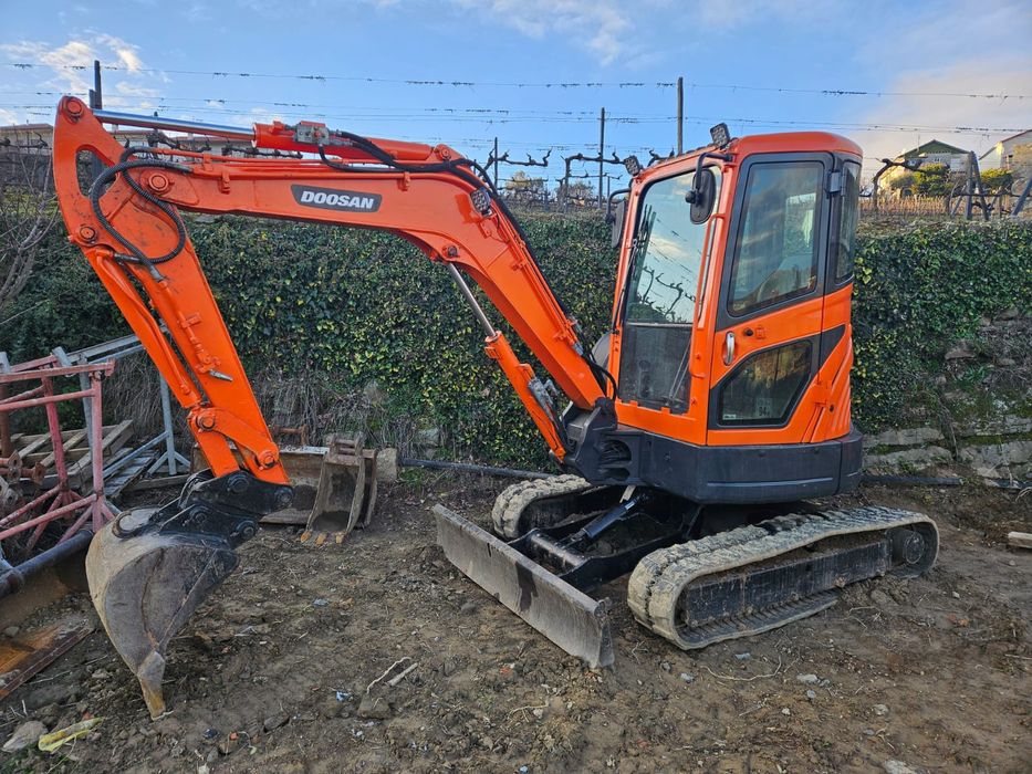 Mini Giratória Doosan DX035z