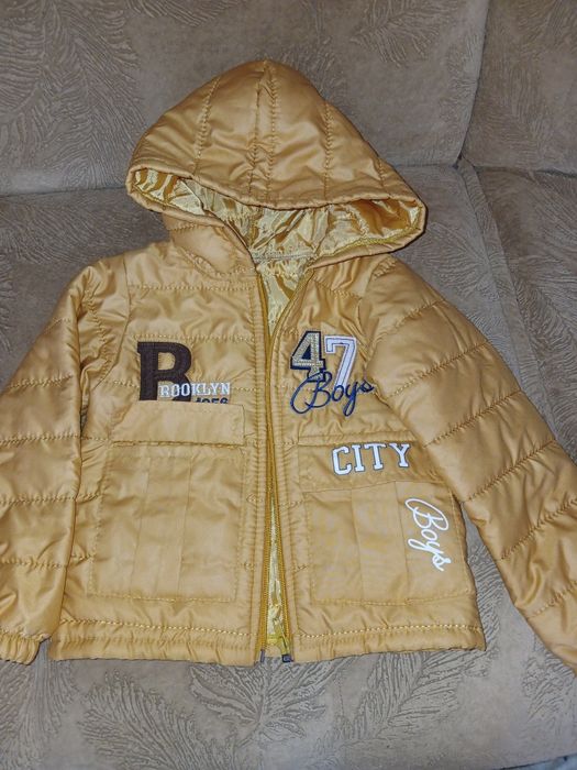 Продам 2 костюма и куртка весна 86 р