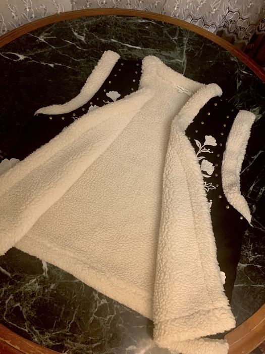 Жилетка з вишивкою