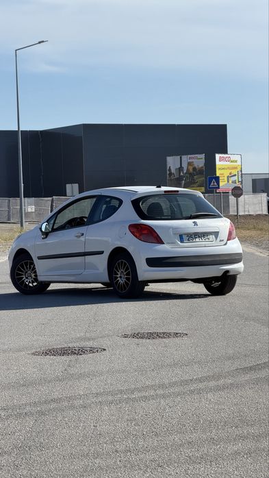 Peugeot 207 1.4 HDI foto 2
