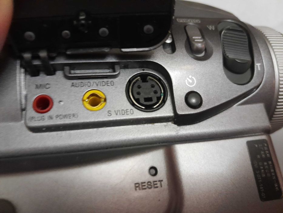 Отличная Японская видеокамера Sony.