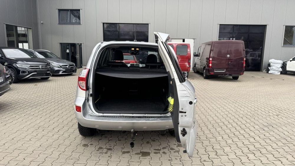 Toyota RAV-4 2012...