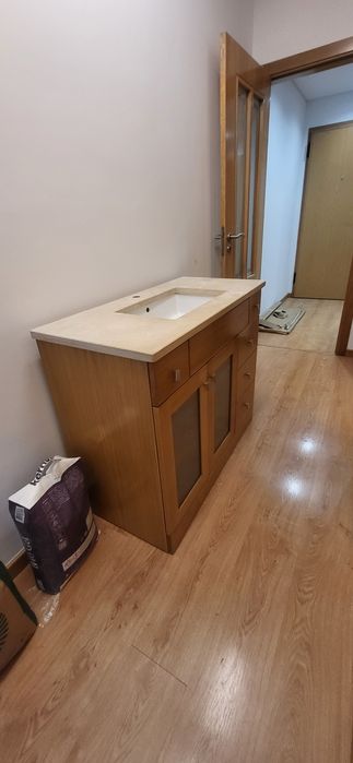 Móvel de casa de banho com lavatório