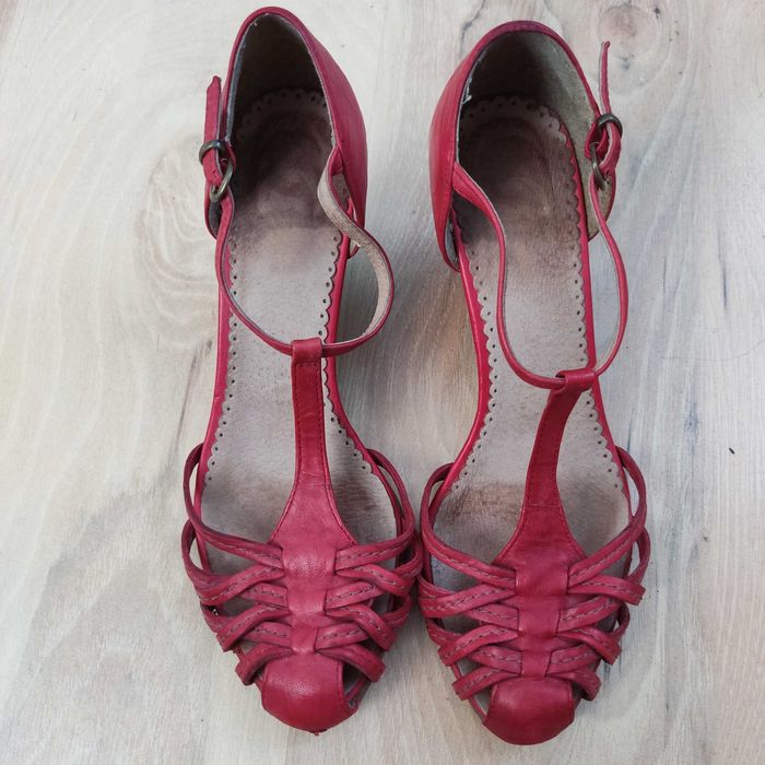 Sandały na obcasie skórzane r. 37 czerwone