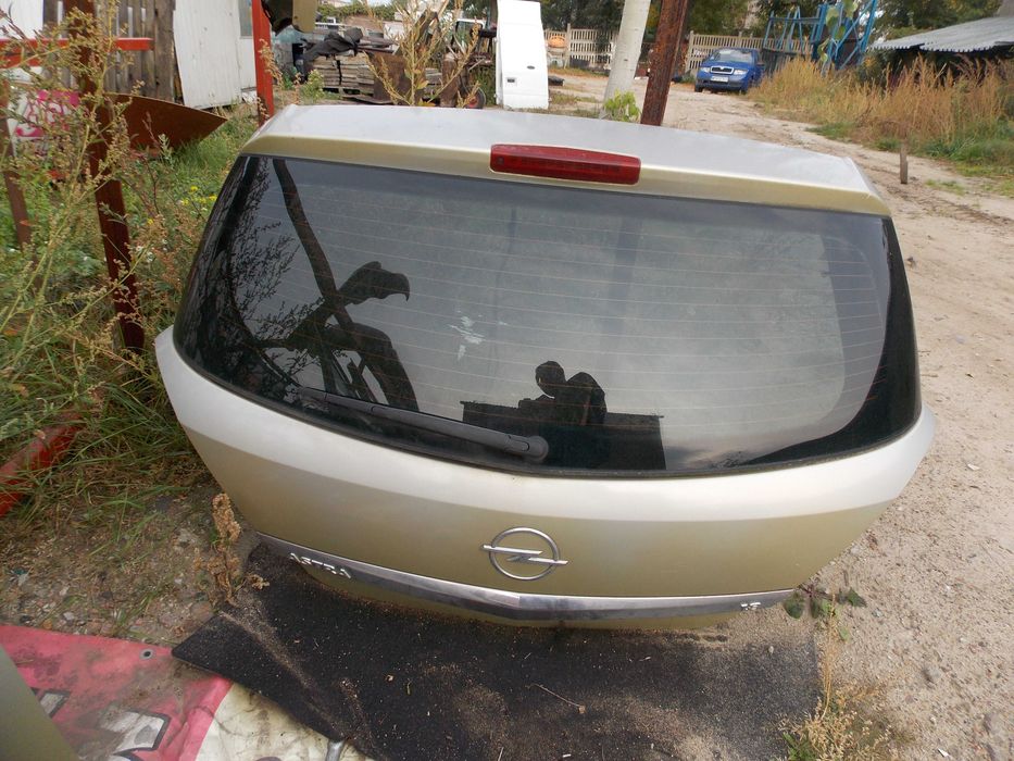 Klapa tylna Opel Astra III H hatchback 04-14 Z40H szampańskie kompletna