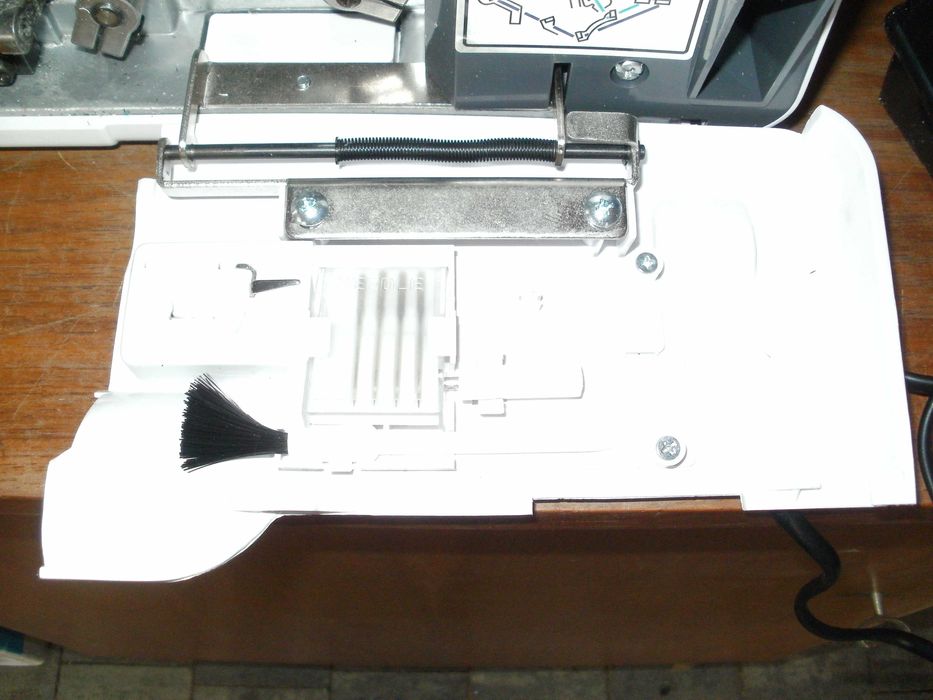 Maszyna do szycia Overlock MEDION MD 16600