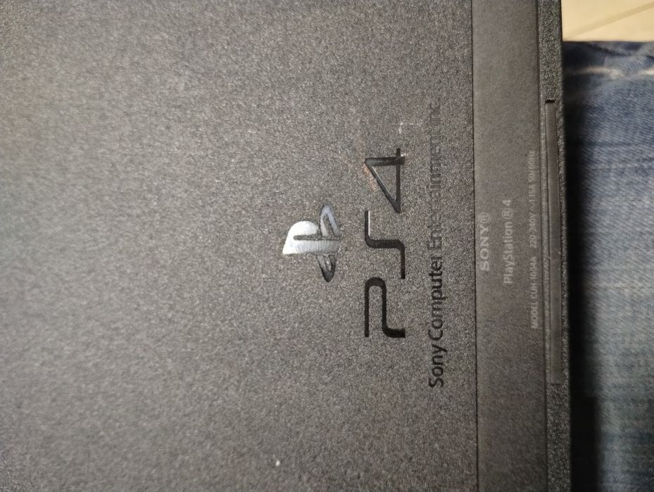 Konsola PlayStation 4