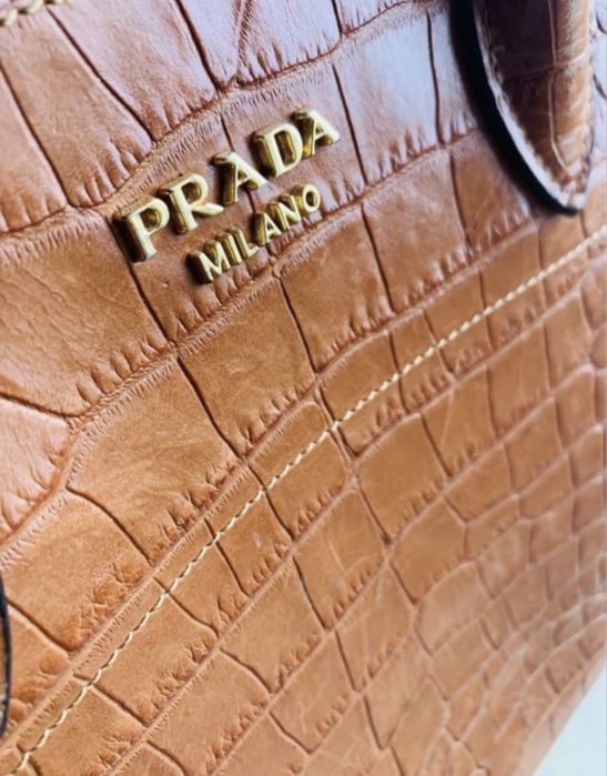 Carteira Prada em pele