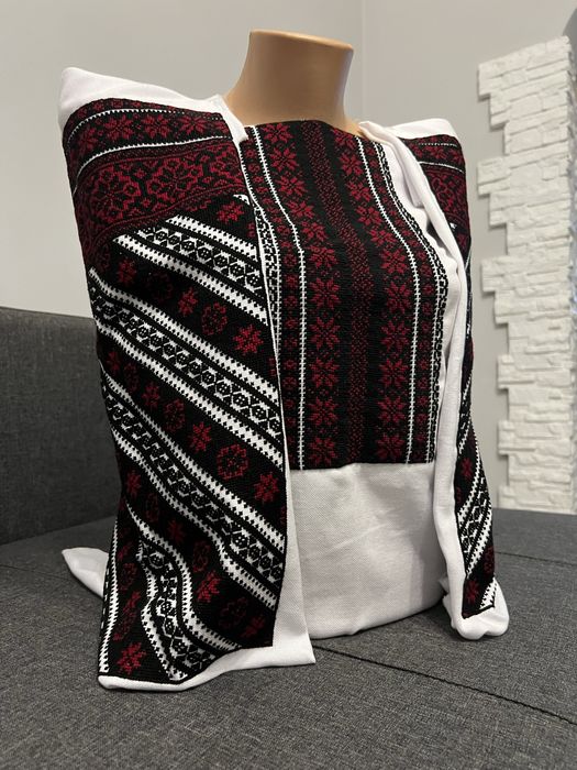 Жіноча борщівська вишиванка