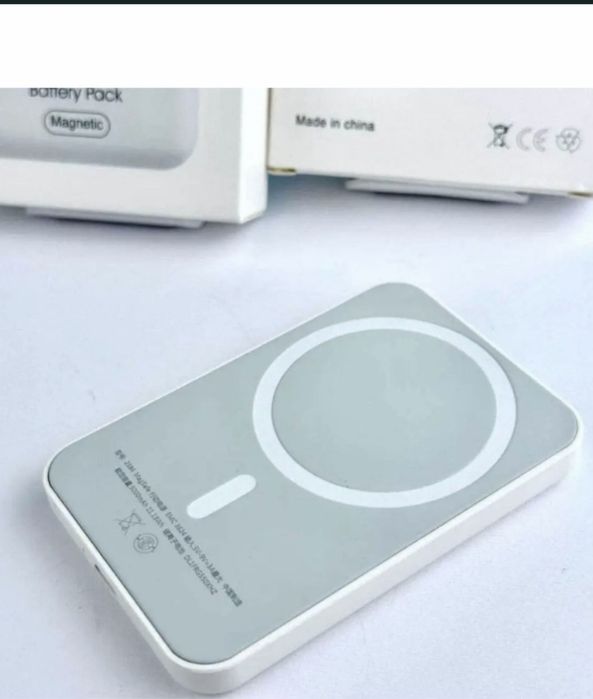 Повербанк з безпровідной зарядкой