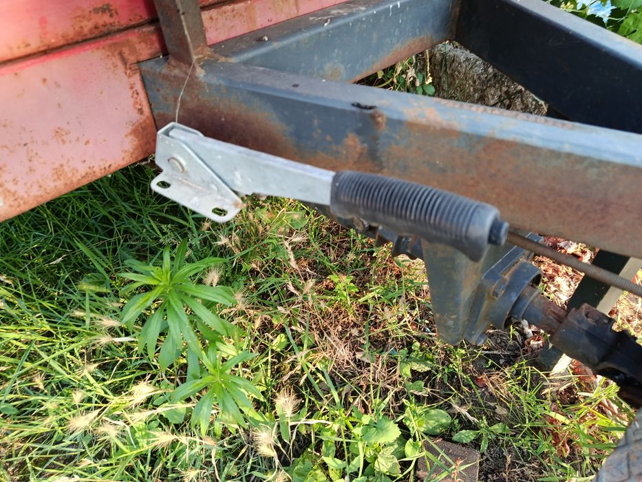 Reboque para motocultivador em bom estado só precisa de uma pintura