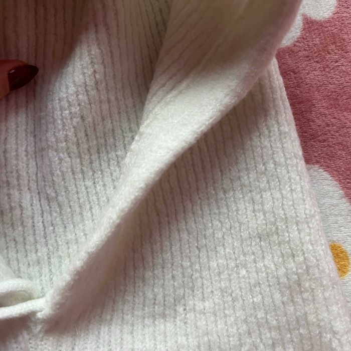 balaclava prążkowana na zimę z kominem sinsay z wiązaniem kremowa