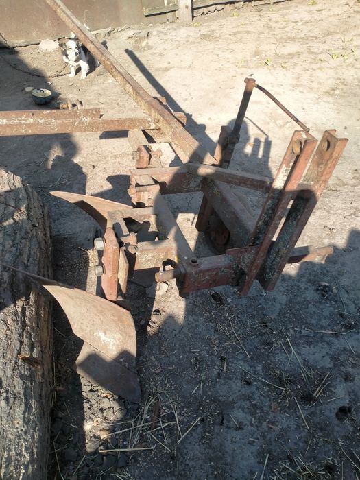 Плуг двох корпусний