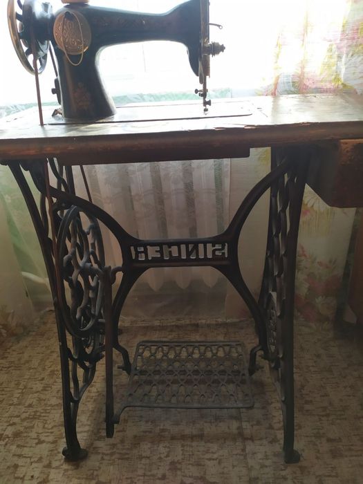 Швейна машина Singer