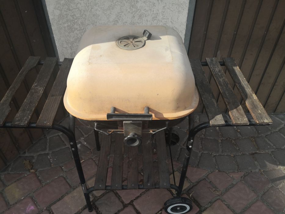 Grill węglowy na kółkach  zamykany nowy gruby ruszt 40x45cm