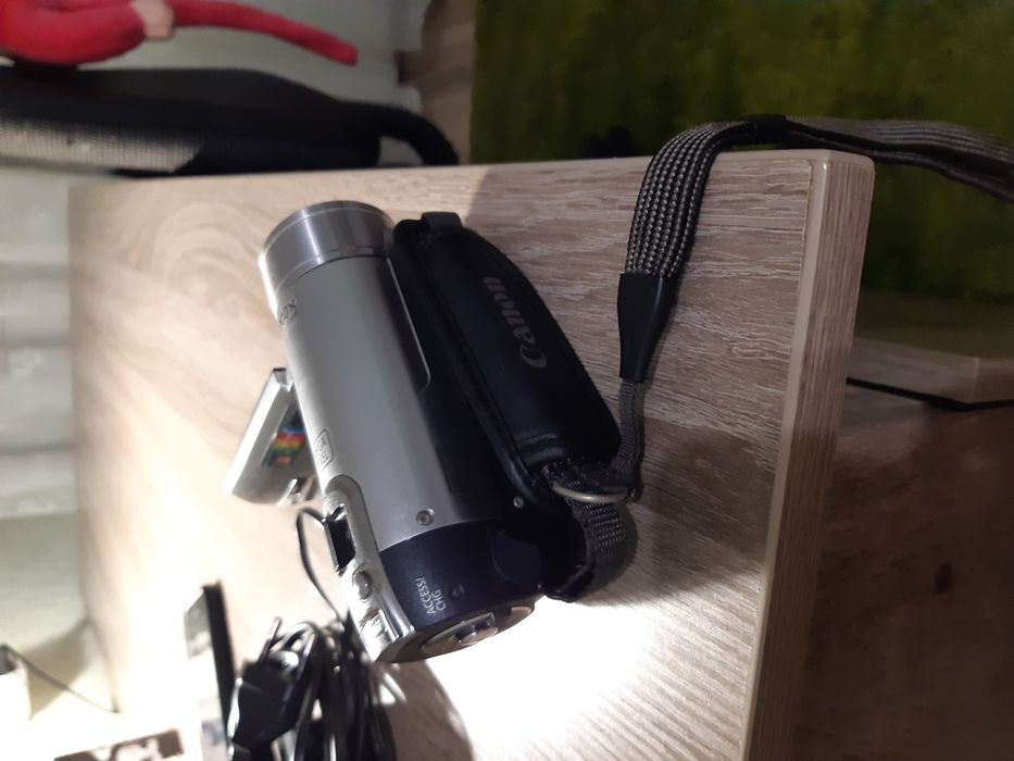 Продам видеокамеру canon
