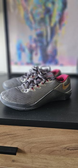 Nike metcon 5 premium 

Nike

Nike Metcon 5 Premium Women's Training