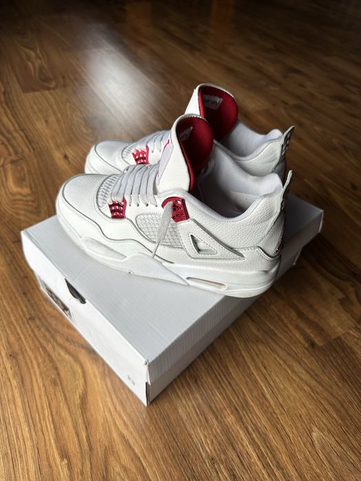 Jordan 4 metalic red
