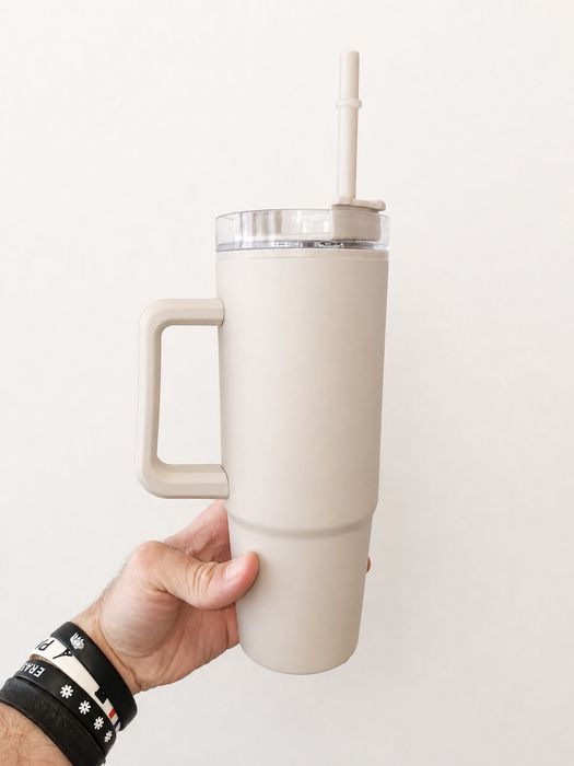 Copo Térmico com Palhinha e Pega 900ml – Como Novo